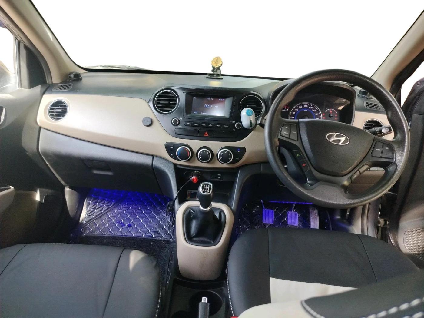 2017 Hyundai Grand i10 SPORTZ 1.2 KAPPA VTVT, Petrol, Manual, 52,239 km, interior