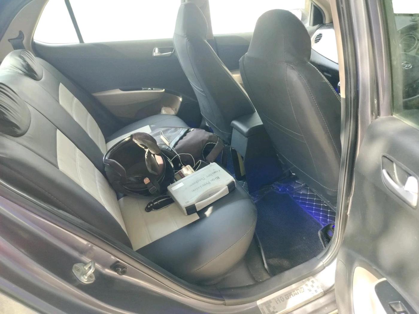 2017 Hyundai Grand i10 SPORTZ 1.2 KAPPA VTVT, Petrol, Manual, 52,239 km, interior