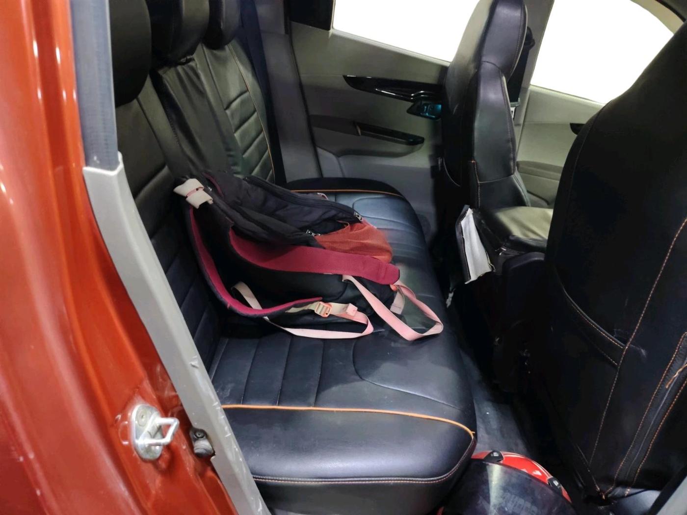 2016 Mahindra Kuv100 K6 PLUS 6 STR, Petrol, Manual, 18,303 km, interior
