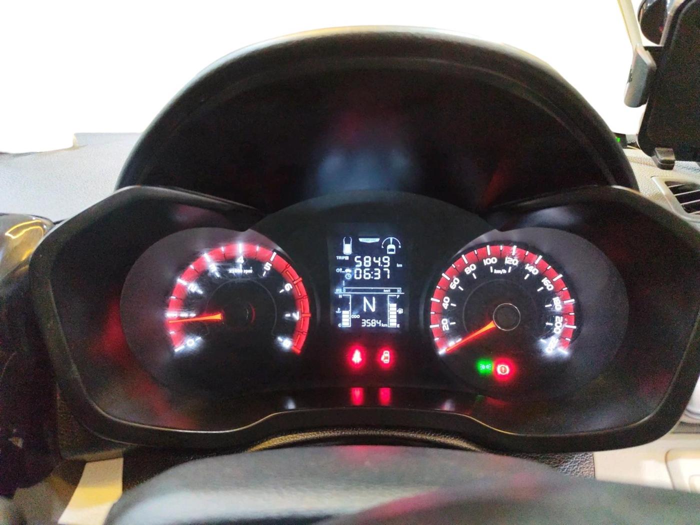 2025 Mahindra XUV 3XO MX2 Pro 1.2 L TCMPFi, Petrol, Manual, 3,584 km, interior