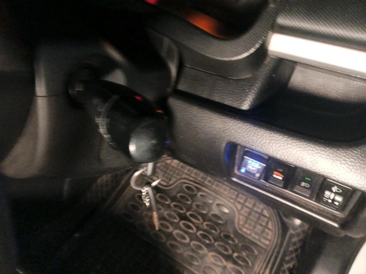 2016 Maruti Swift LXI (O), CNG, Manual, 1,06,071 km, interior