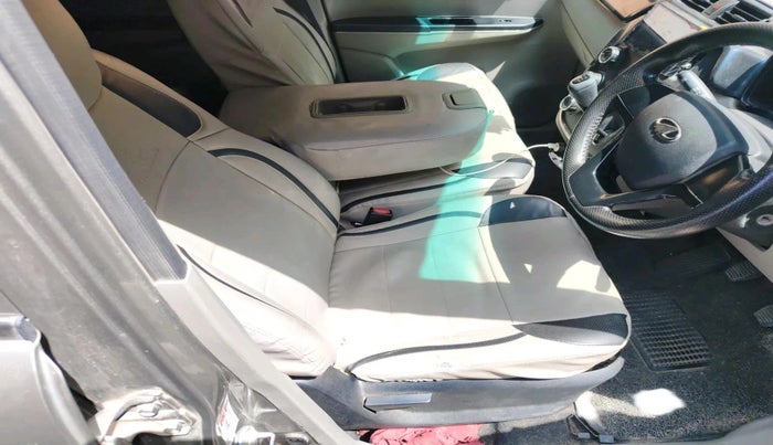 2016 Mahindra Kuv100 K4 D 6 STR, Diesel, Manual, 84,833 km, interior