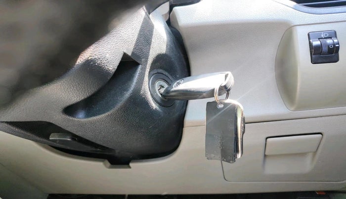 2016 Mahindra Kuv100 K4 D 6 STR, Diesel, Manual, 84,833 km, interior