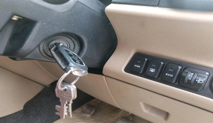 2016 Mahindra TUV300 T8, Diesel, Manual, 53,074 km, interior