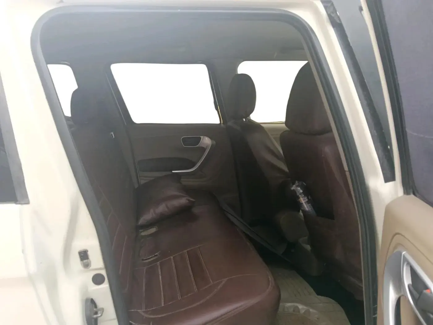 2016 Mahindra TUV300 T8, Diesel, Manual, 53,074 km, interior