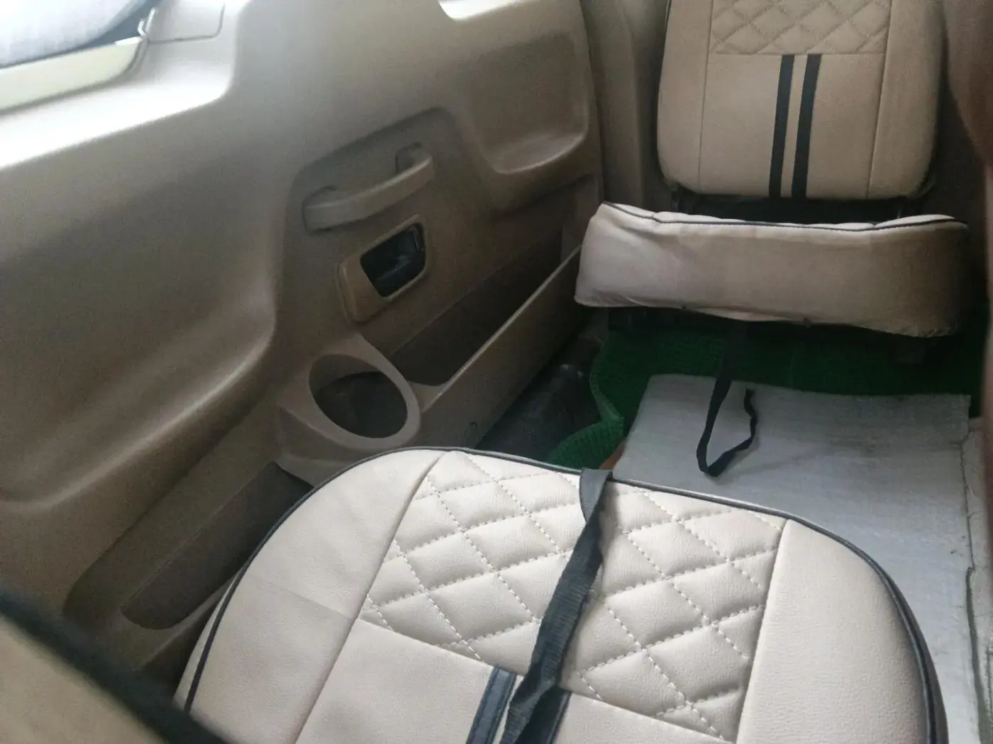 2016 Mahindra TUV300 T8, Diesel, Manual, 53,074 km, interior