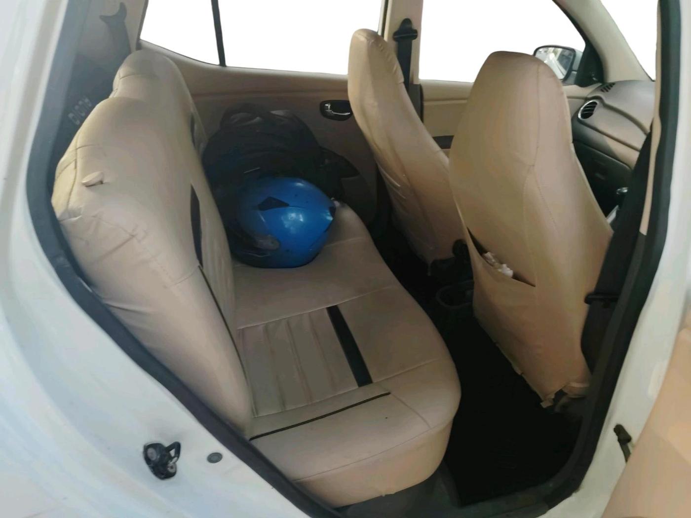2012 Hyundai i10 MAGNA 1.1, Petrol, Manual, 1,29,589 km, interior