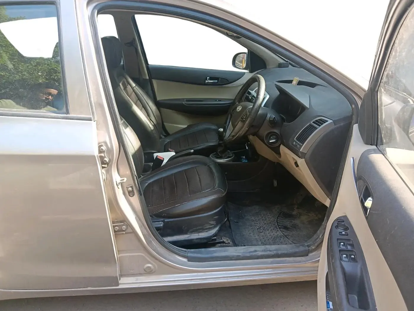2013 Hyundai i20 SPORTZ 1.2, CNG, Manual, 63,296 km, interior