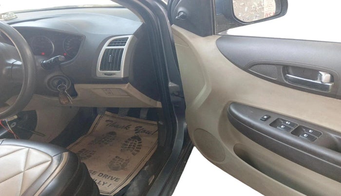 2011 Hyundai i20 MAGNA 1.2, Petrol, Manual, 80,199 km, interior