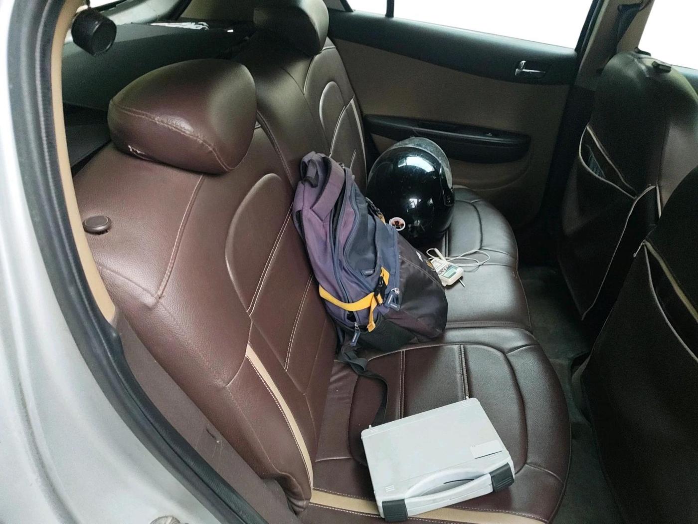 2011 Hyundai i20 SPORTZ 1.2, CNG, Manual, 1,42,381 km, interior