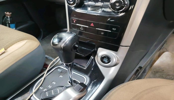 2019 Mahindra XUV500 W7 AT, Diesel, Automatic, 1,65,947 km, interior