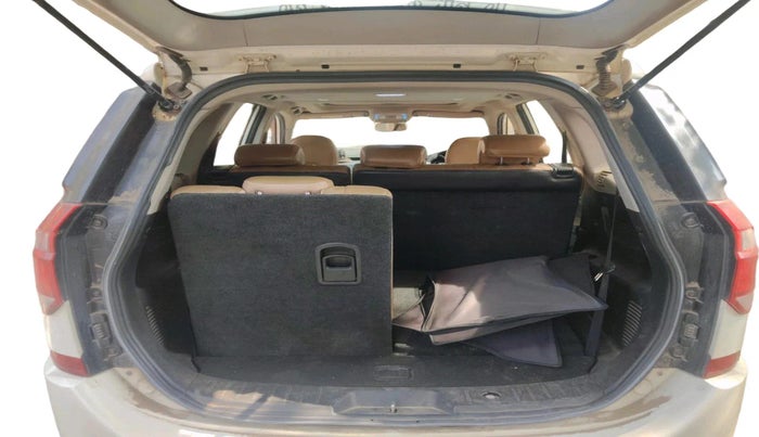 2019 Mahindra XUV500 W11, Diesel, Manual, 65,590 km, exterior