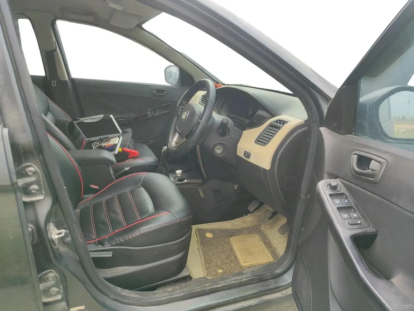 2015 Tata Zest XM PETROL, CNG, Manual, 1,23,456 km, interior