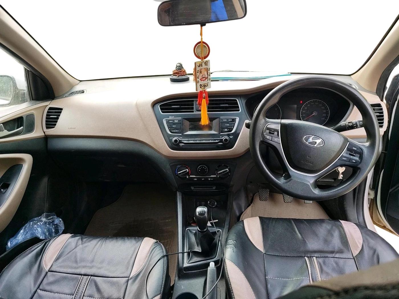 2018 Hyundai Elite i20 SPORTZ 1.2, CNG, Manual, 1,20,459 km, interior
