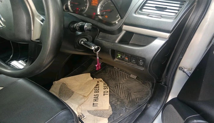 2013 Maruti Swift VXI, CNG, Manual, 88,153 km, interior