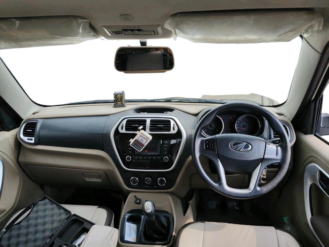 2016 Mahindra TUV300 T8, Diesel, Manual, 1,54,578 km, interior