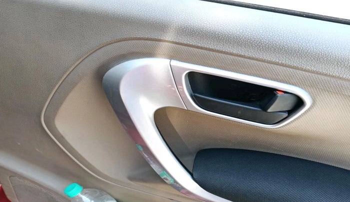 2018 Mahindra TUV300 T10, Diesel, Manual, 30,511 km, interior