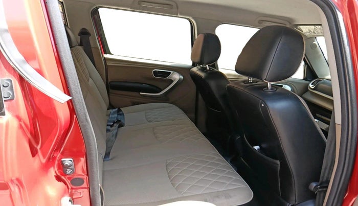 2018 Mahindra TUV300 T10, Diesel, Manual, 30,511 km, interior