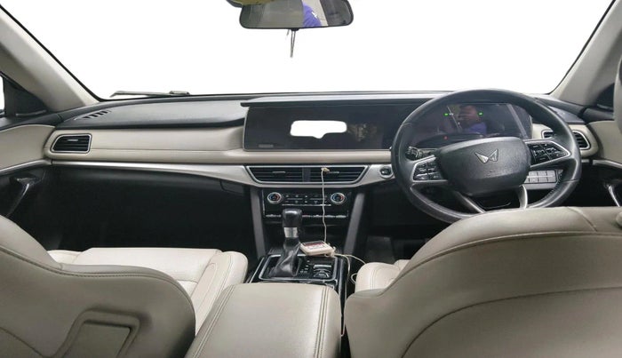 2022 Mahindra XUV700 AX 7 LUXURY D AT 7 STR, Diesel, Automatic, 91,917 km, interior