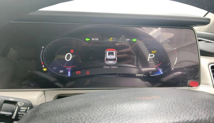 2022 Mahindra XUV700 AX 7 LUXURY D AT 7 STR, Diesel, Automatic, 91,917 km, interior