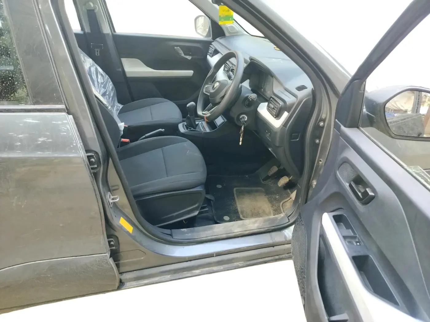 2025 Tata PUNCH PURE MT, Petrol, Manual, 5,573 km, interior