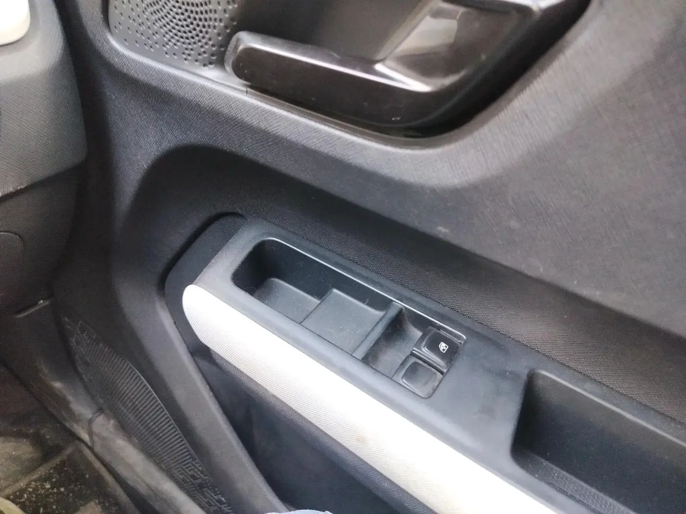 2025 Tata PUNCH PURE MT, Petrol, Manual, 5,573 km, interior