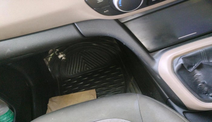 2014 Hyundai Xcent SX 1.2 (O), CNG, Manual, 94,124 km, interior