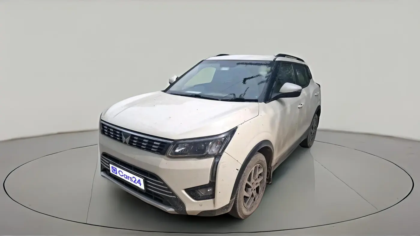 2023 Mahindra XUV300 W8 (O) 1.5 DIESEL AMT, Diesel, Automatic, 33,277 km, exterior