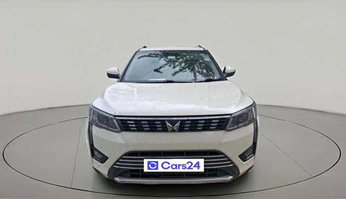 2023 Mahindra XUV300 W8 (O) 1.5 DIESEL AMT, Diesel, Automatic, 33,277 km, exterior