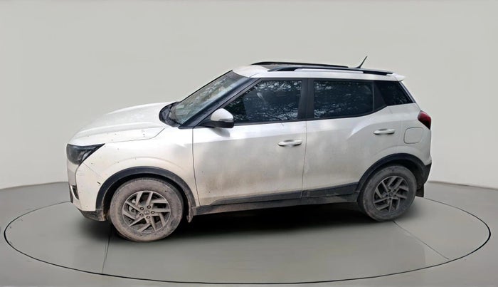 2023 Mahindra XUV300 W8 (O) 1.5 DIESEL AMT, Diesel, Automatic, 33,277 km, exterior