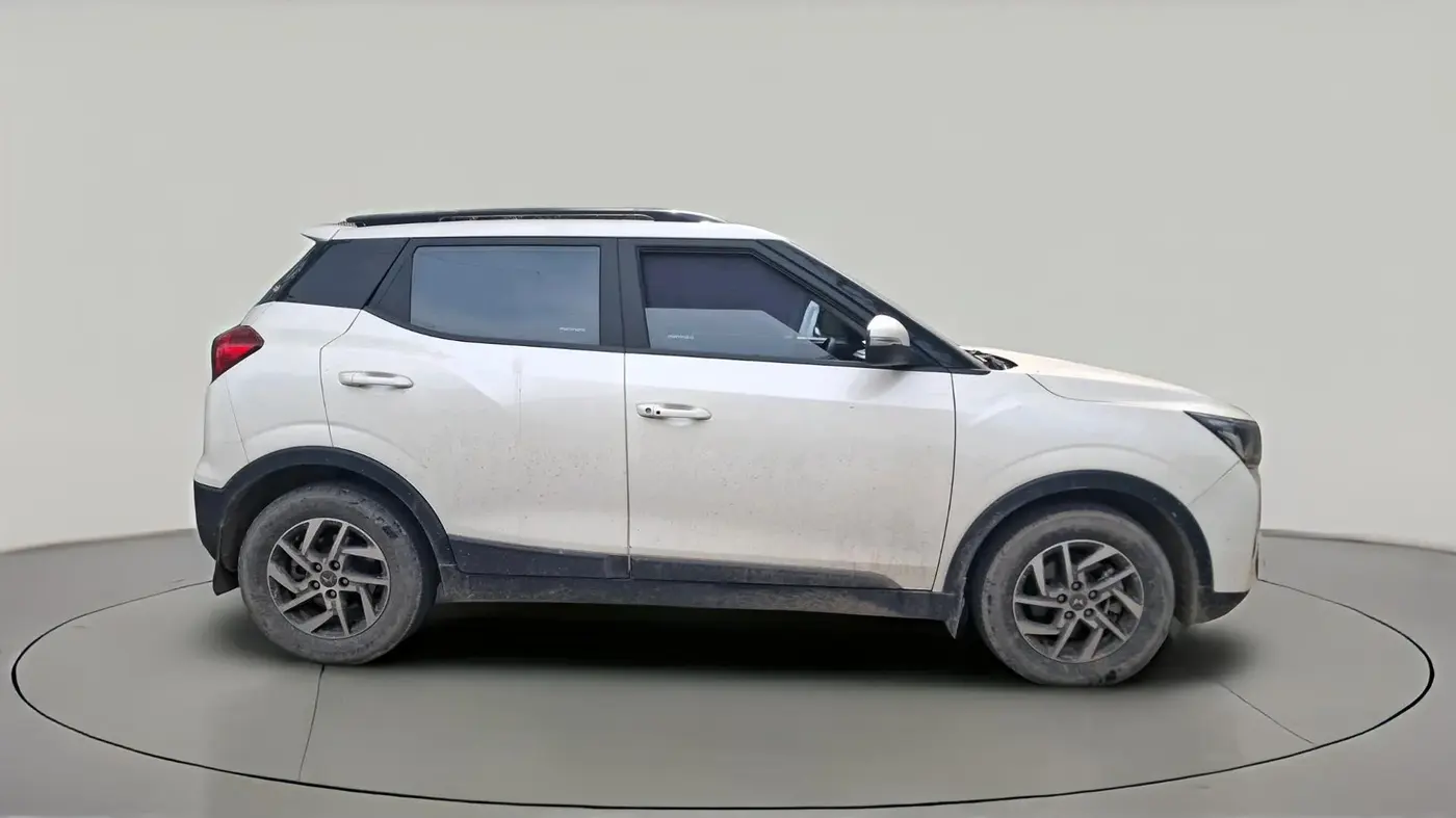 2023 Mahindra XUV300 W8 (O) 1.5 DIESEL AMT, Diesel, Automatic, 33,277 km, exterior