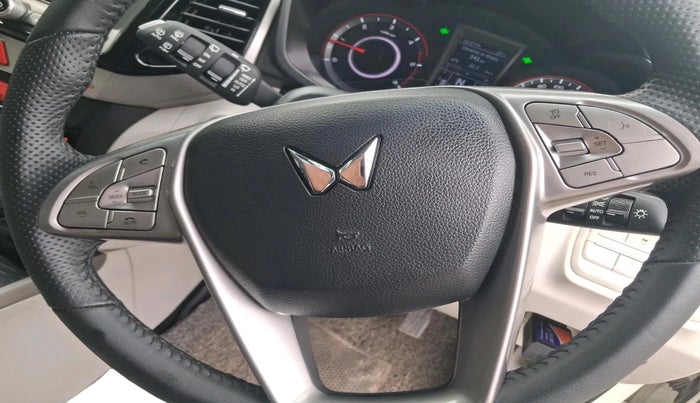 2023 Mahindra XUV300 W8 (O) 1.5 DIESEL AMT, Diesel, Automatic, 33,277 km, interior