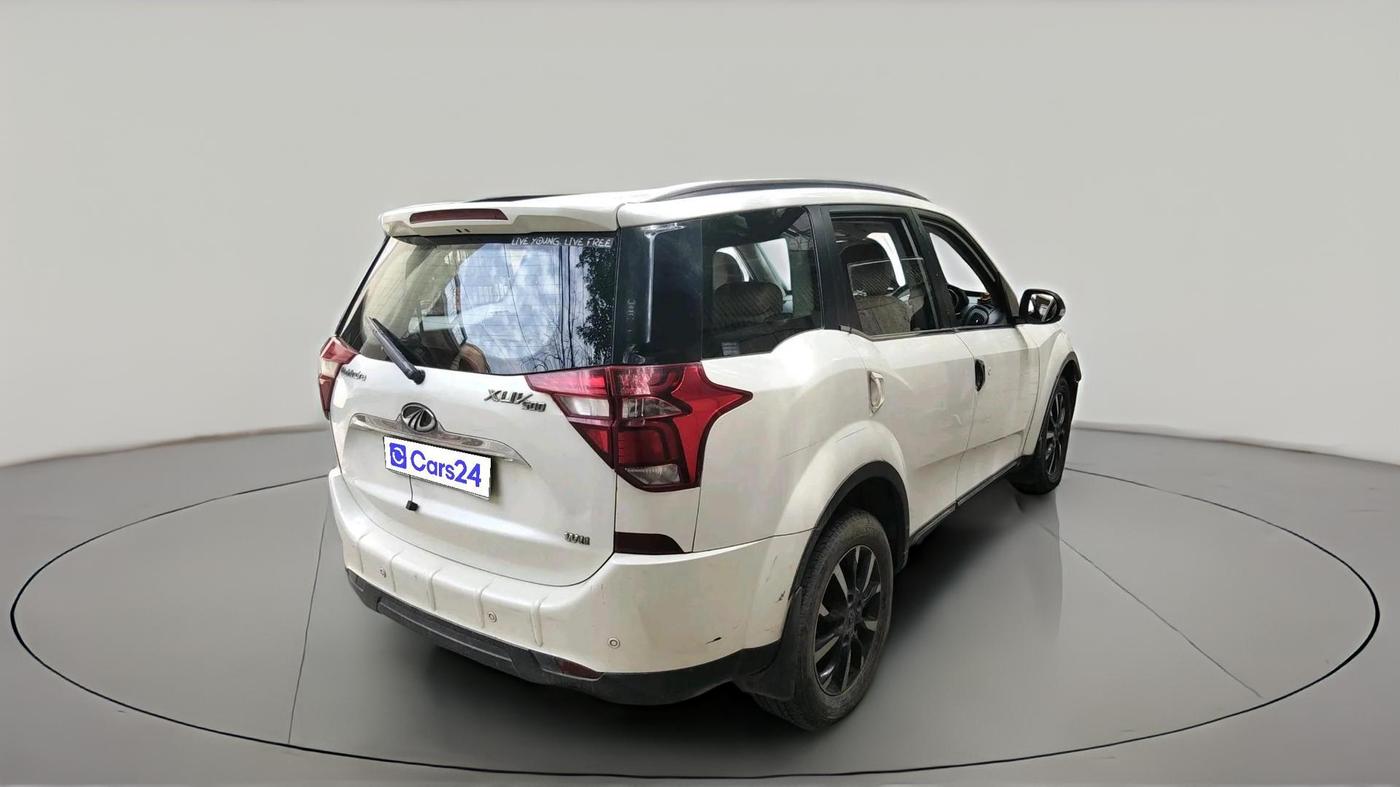 2018 Mahindra XUV500 W11, Diesel, Manual, 93,993 km, exterior