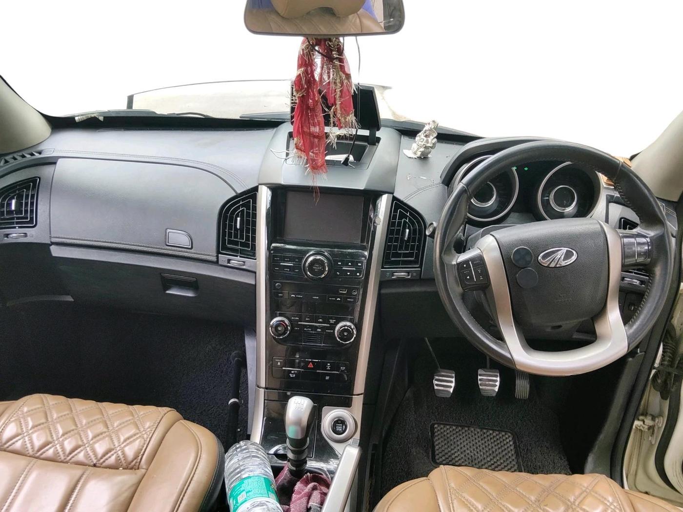 2018 Mahindra XUV500 W11, Diesel, Manual, 93,993 km, interior