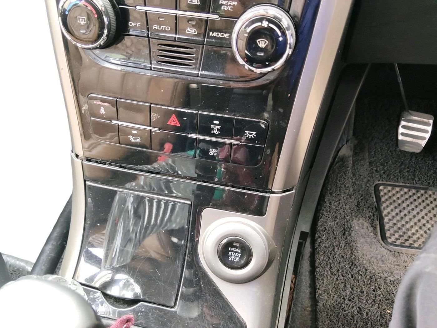 2018 Mahindra XUV500 W11, Diesel, Manual, 93,993 km, interior