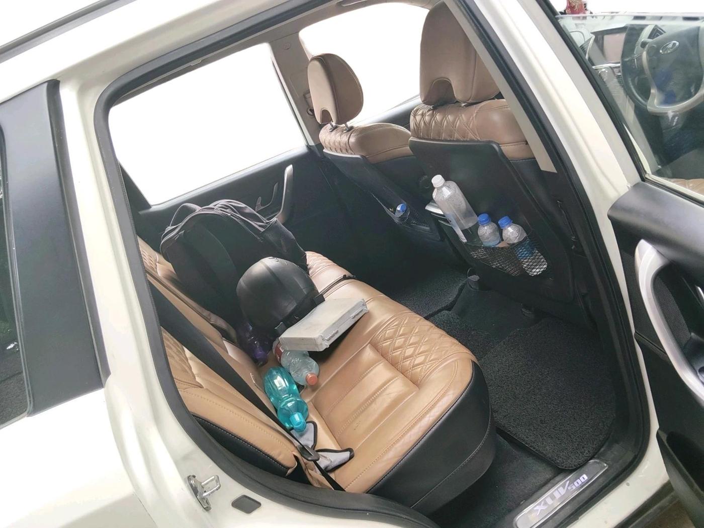 2018 Mahindra XUV500 W11, Diesel, Manual, 93,993 km, interior