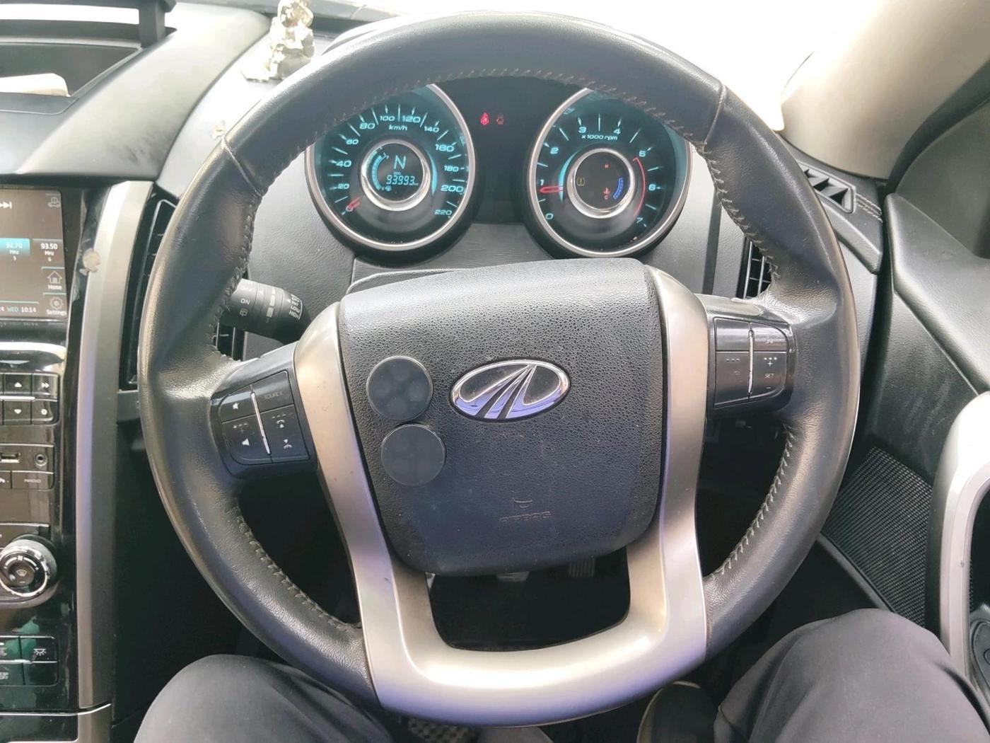 2018 Mahindra XUV500 W11, Diesel, Manual, 93,993 km, interior