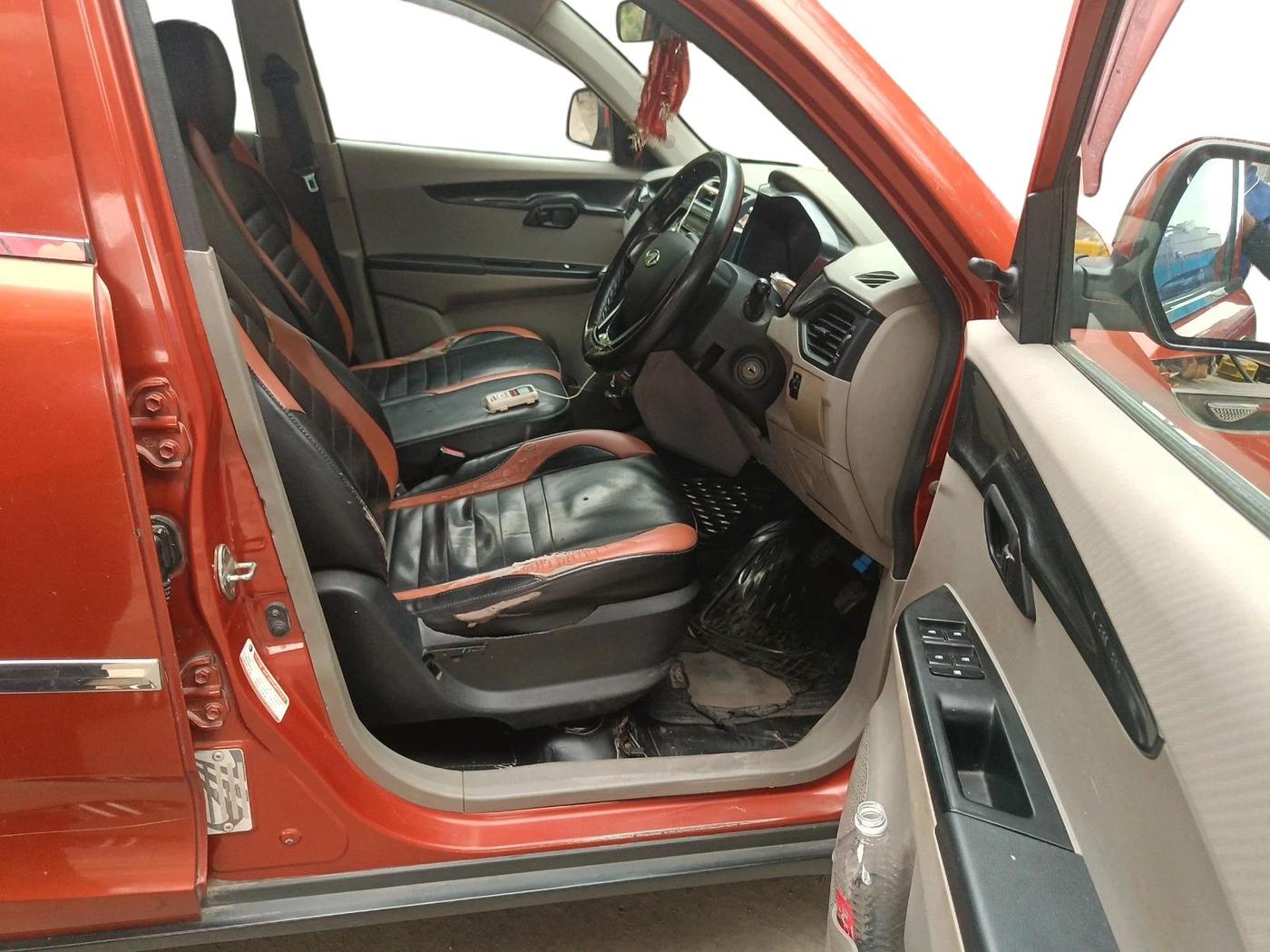 2017 Mahindra Kuv100 K4 D 6 STR, Diesel, Manual, 78,292 km, interior