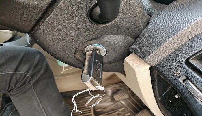 2016 Mahindra XUV500 W6 1.99, Diesel, Manual, 1,35,241 km, interior