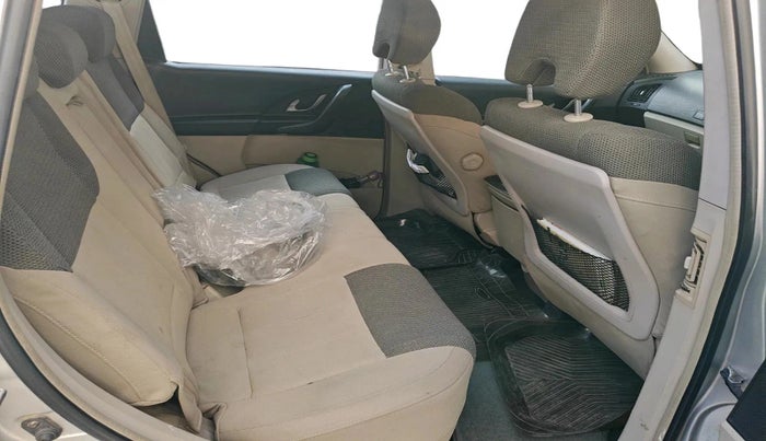 2016 Mahindra XUV500 W6 1.99, Diesel, Manual, 1,35,241 km, interior