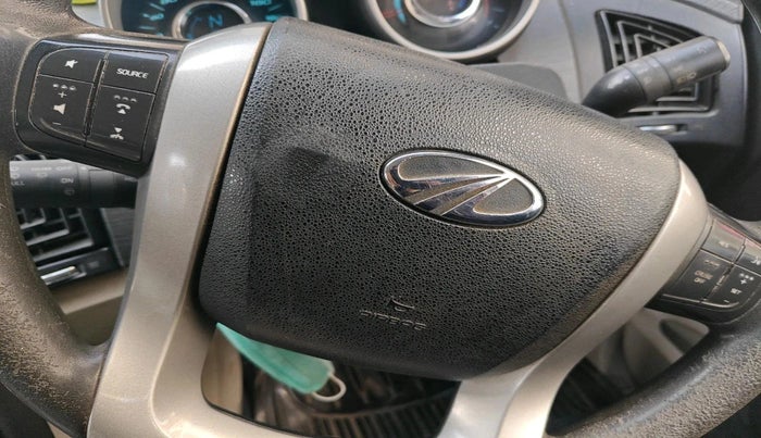 2016 Mahindra XUV500 W6 1.99, Diesel, Manual, 1,35,241 km, interior