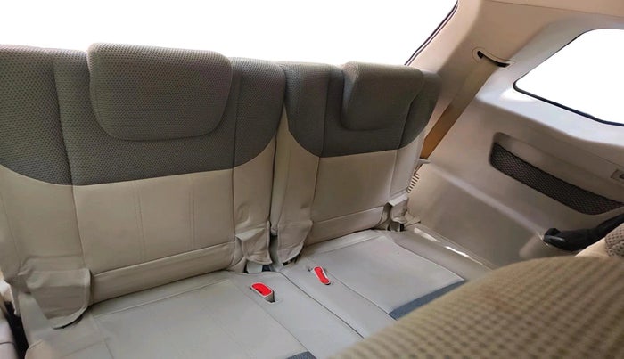 2016 Mahindra XUV500 W6 1.99, Diesel, Manual, 1,35,241 km, interior