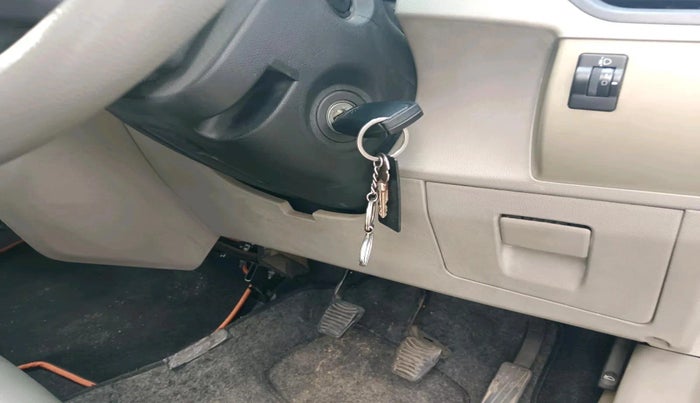 2017 Mahindra Kuv100 K4 D 6 STR, Diesel, Manual, 39,564 km, interior