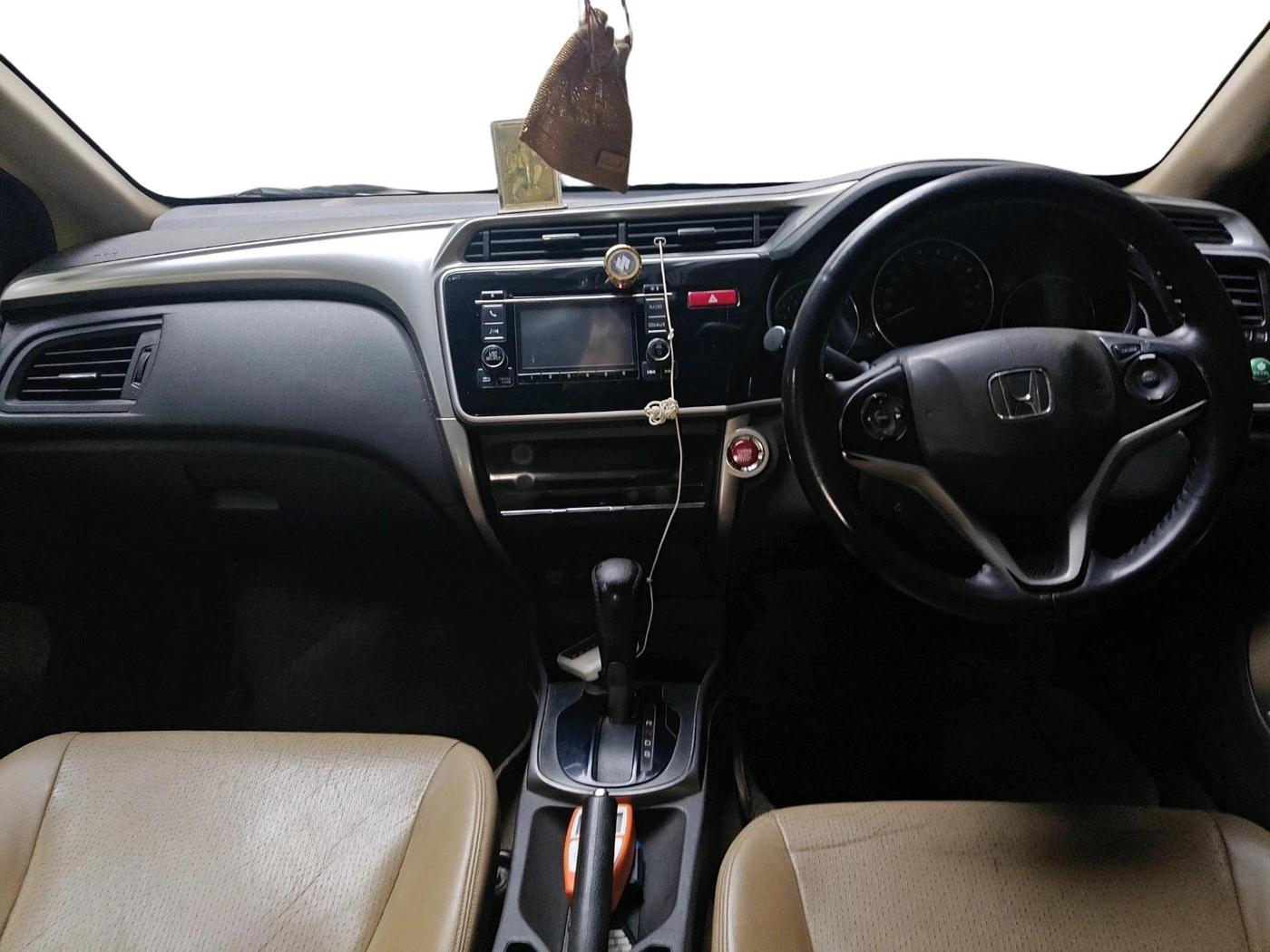 2015 Honda City 1.5L I-VTEC VX CVT, CNG, Automatic, 1,22,652 km, interior