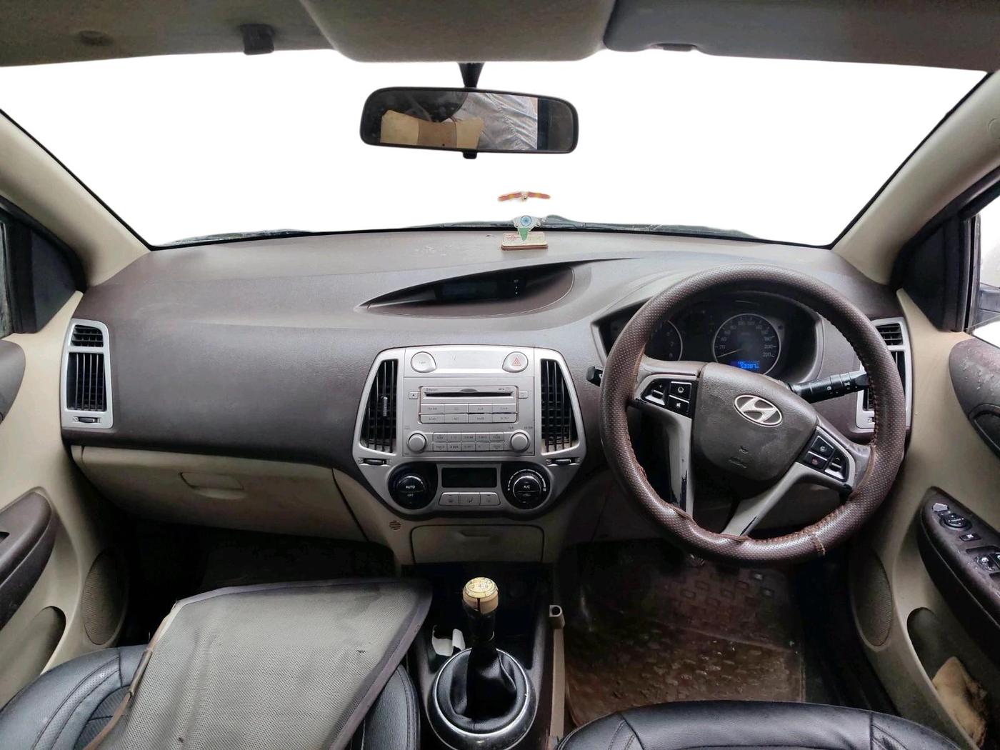 2011 Hyundai i20 SPORTZ 1.2, Petrol, Manual, 53,387 km, interior
