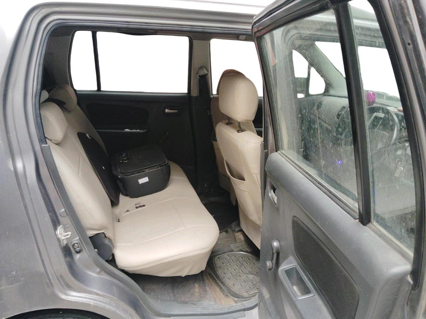2011 Maruti Wagon R 1.0 LXI CNG, CNG, Manual, 2,14,226 km, interior