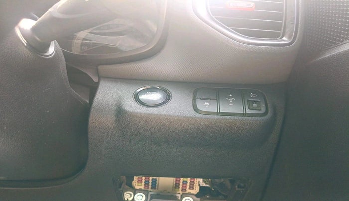 2019 Hyundai VENUE SX 1.0 (O) TURBO, Petrol, Manual, 82,004 km, interior