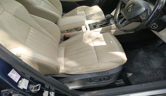 2020 Skoda Karoq STYLE 1.5 TSI AT, Petrol, Automatic, 80,654 km, interior