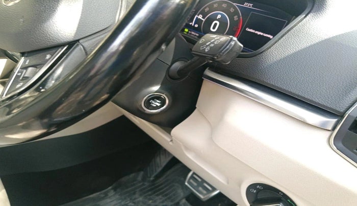 2020 Skoda Karoq STYLE 1.5 TSI AT, Petrol, Automatic, 80,654 km, interior