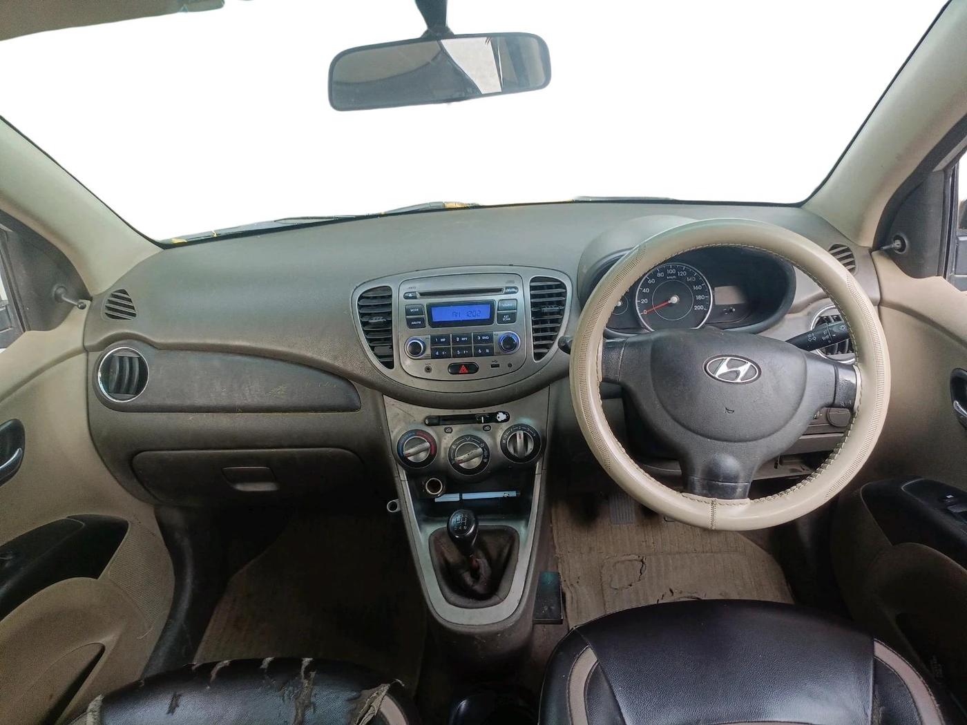 2013 Hyundai i10 MAGNA 1.1, CNG, Manual, 59,377 km, interior